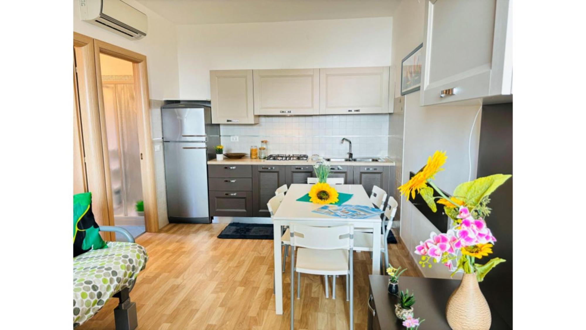 Bright With Terrace And Shared Swimming Pool - Beahost Appartamento *