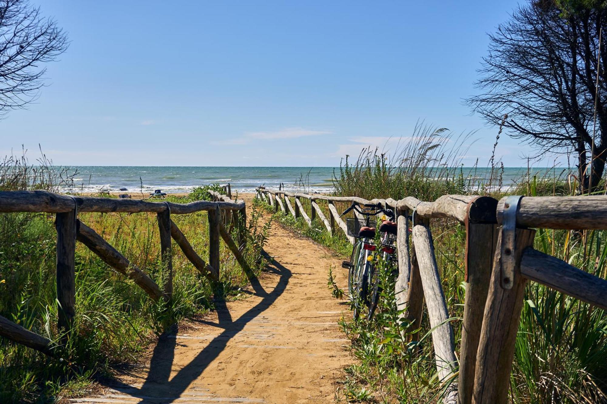 Bright With Terrace And Shared Swimming Pool - Beahost * Bibione